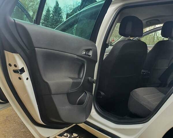 Опель Інсігнія 2012 у Мукачеве на Automoto.ua Білий Опель Інсігнія, об'ємом двигуна 2 л та пробігом 217 тис. км за 9400 $, фото 14 на Automoto.ua