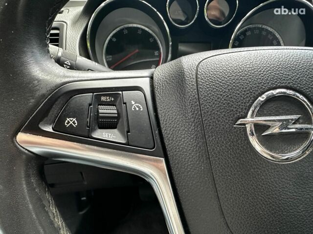 Белый Опель Инсигния, объемом двигателя 2 л и пробегом 211 тыс. км за 8590 $, фото 11 на Automoto.ua