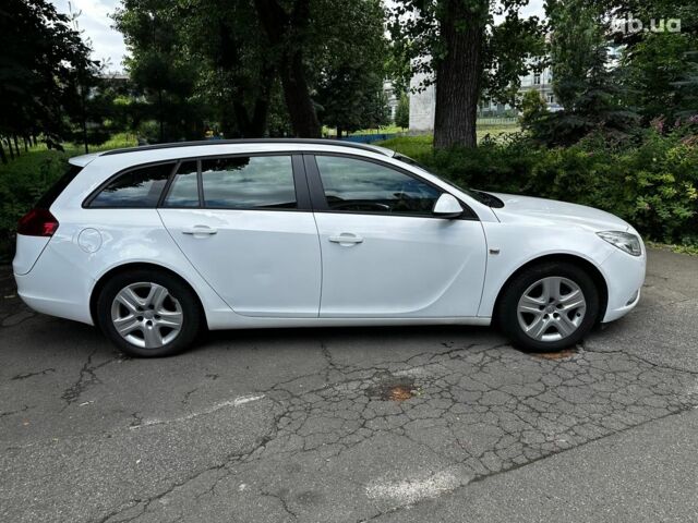 Белый Опель Инсигния, объемом двигателя 2 л и пробегом 211 тыс. км за 8590 $, фото 3 на Automoto.ua