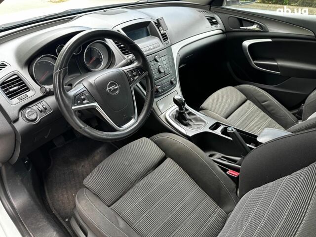 Белый Опель Инсигния, объемом двигателя 2 л и пробегом 211 тыс. км за 8590 $, фото 9 на Automoto.ua