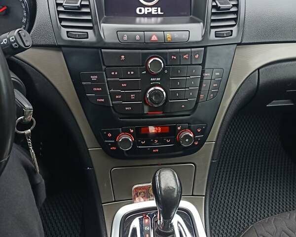 Белый Опель Инсигния, объемом двигателя 1.96 л и пробегом 265 тыс. км за 10300 $, фото 44 на Automoto.ua