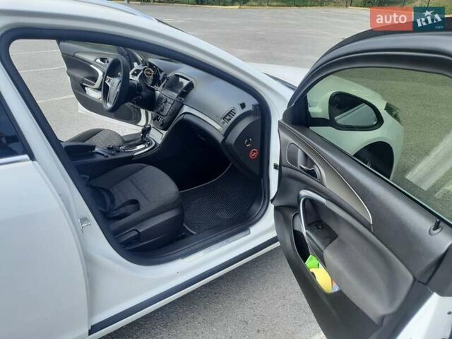 Білий Опель Інсігнія, об'ємом двигуна 1.96 л та пробігом 210 тис. км за 9500 $, фото 10 на Automoto.ua