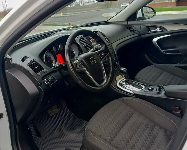 Белый Опель Инсигния, объемом двигателя 1.96 л и пробегом 265 тыс. км за 10300 $, фото 14 на Automoto.ua