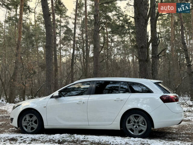 Белый Опель Инсигния, объемом двигателя 2 л и пробегом 317 тыс. км за 8700 $, фото 3 на Automoto.ua