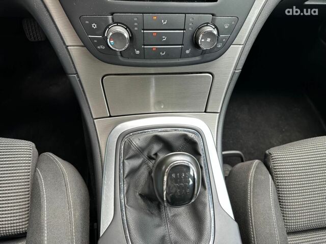 Белый Опель Инсигния, объемом двигателя 2 л и пробегом 211 тыс. км за 8590 $, фото 14 на Automoto.ua