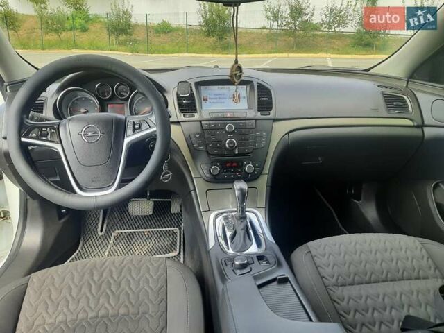 Білий Опель Інсігнія, об'ємом двигуна 1.96 л та пробігом 210 тис. км за 9500 $, фото 8 на Automoto.ua