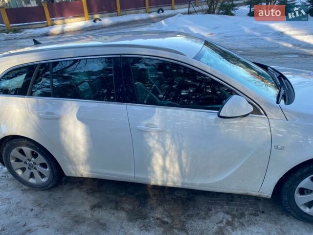 Белый Опель Инсигния, объемом двигателя 2 л и пробегом 261 тыс. км за 7800 $, фото 2 на Automoto.ua