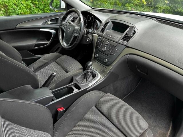 Белый Опель Инсигния, объемом двигателя 2 л и пробегом 211 тыс. км за 6890 $, фото 21 на Automoto.ua