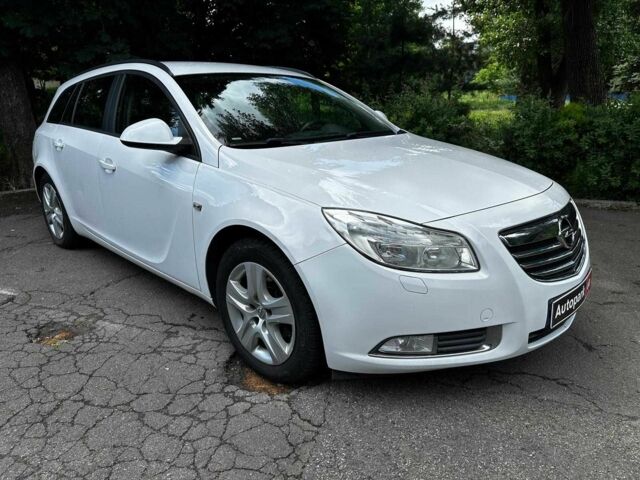 Белый Опель Инсигния, объемом двигателя 2 л и пробегом 211 тыс. км за 6890 $, фото 2 на Automoto.ua