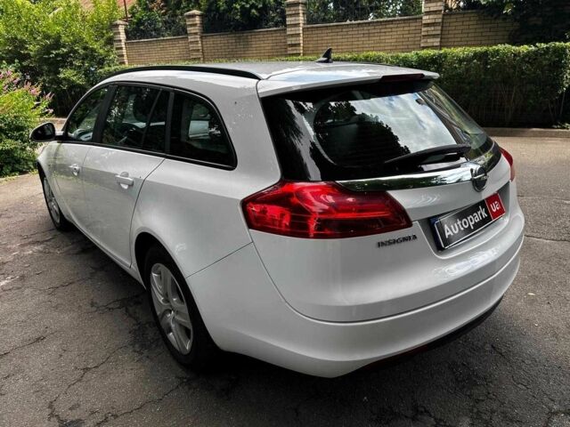 Белый Опель Инсигния, объемом двигателя 2 л и пробегом 211 тыс. км за 6890 $, фото 6 на Automoto.ua