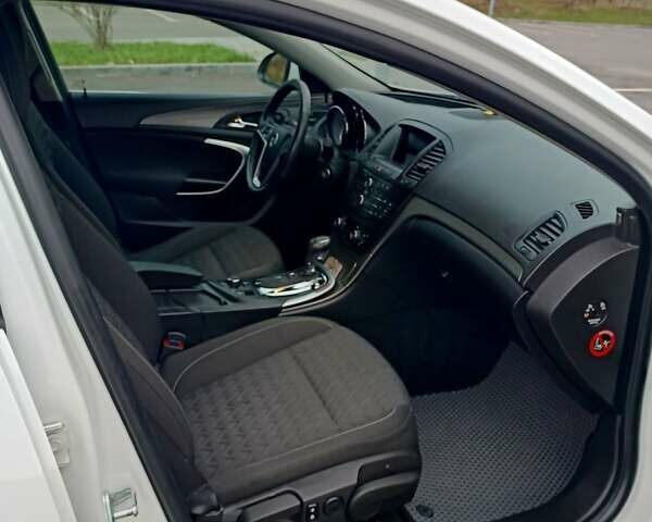 Белый Опель Инсигния, объемом двигателя 1.96 л и пробегом 265 тыс. км за 10300 $, фото 35 на Automoto.ua