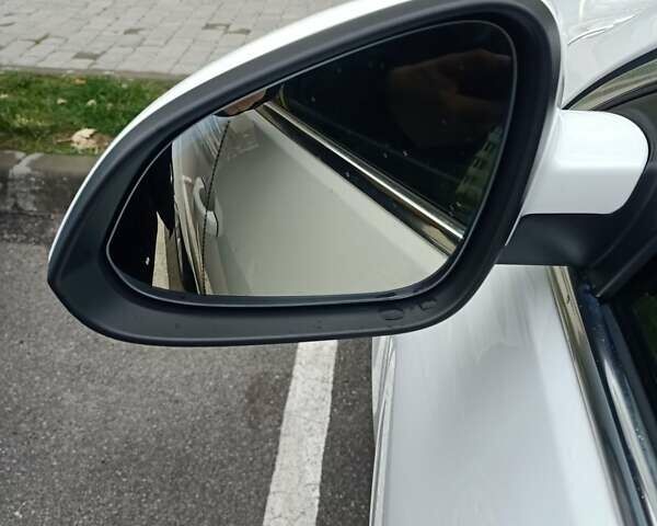 Белый Опель Инсигния, объемом двигателя 1.96 л и пробегом 265 тыс. км за 10300 $, фото 6 на Automoto.ua