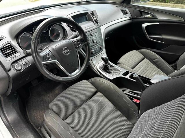 Белый Опель Инсигния, объемом двигателя 2 л и пробегом 211 тыс. км за 6890 $, фото 9 на Automoto.ua