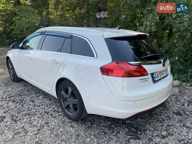 Белый Опель Инсигния, объемом двигателя 1.96 л и пробегом 225 тыс. км за 8700 $, фото 2 на Automoto.ua