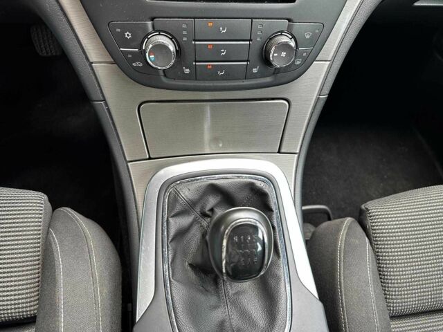 Белый Опель Инсигния, объемом двигателя 2 л и пробегом 211 тыс. км за 6890 $, фото 14 на Automoto.ua