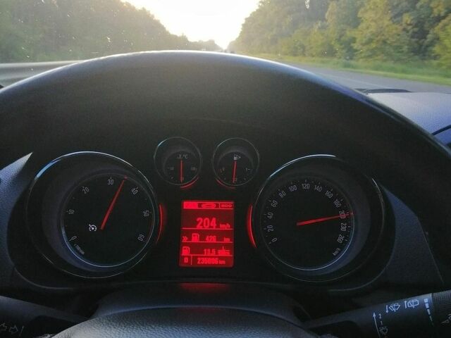 Білий Опель Інсігнія, об'ємом двигуна 1.96 л та пробігом 294 тис. км за 9500 $, фото 63 на Automoto.ua
