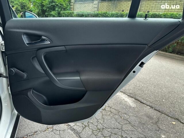 Белый Опель Инсигния, объемом двигателя 2 л и пробегом 211 тыс. км за 8590 $, фото 18 на Automoto.ua