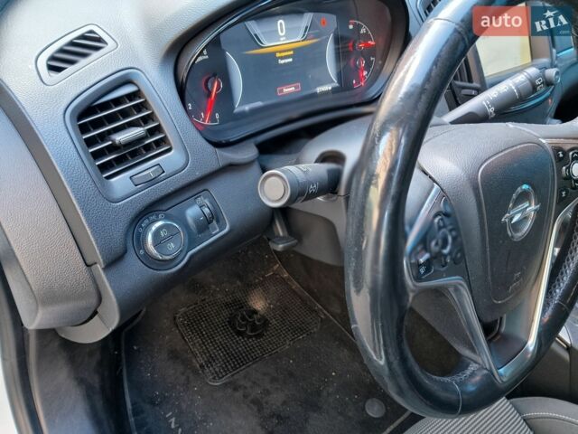 Белый Опель Инсигния, объемом двигателя 1.96 л и пробегом 277 тыс. км за 6770 $, фото 5 на Automoto.ua