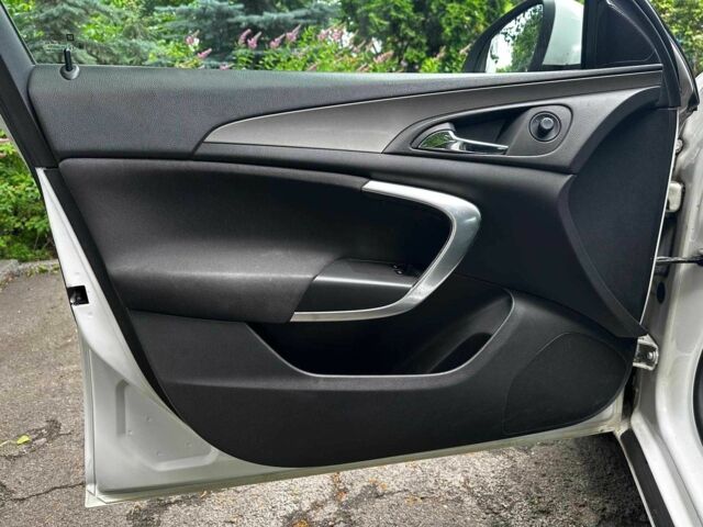 Белый Опель Инсигния, объемом двигателя 2 л и пробегом 211 тыс. км за 6890 $, фото 8 на Automoto.ua