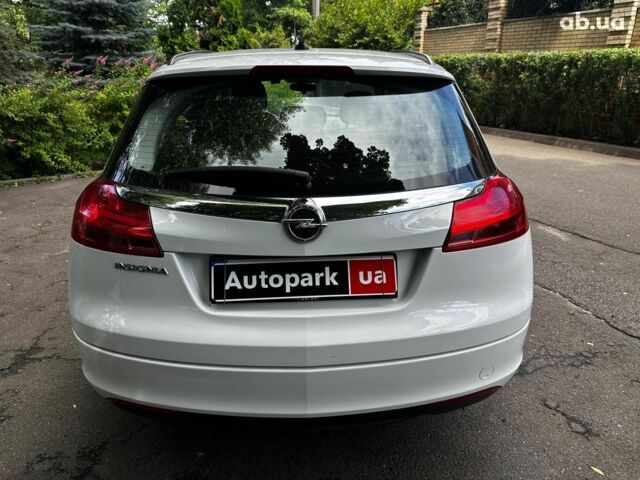 Белый Опель Инсигния, объемом двигателя 2 л и пробегом 211 тыс. км за 8590 $, фото 5 на Automoto.ua