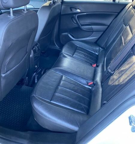 Белый Опель Инсигния, объемом двигателя 2 л и пробегом 261 тыс. км за 7800 $, фото 18 на Automoto.ua