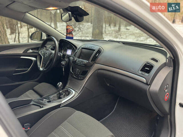 Белый Опель Инсигния, объемом двигателя 2 л и пробегом 317 тыс. км за 8700 $, фото 10 на Automoto.ua