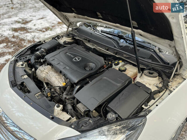 Белый Опель Инсигния, объемом двигателя 2 л и пробегом 317 тыс. км за 8700 $, фото 17 на Automoto.ua