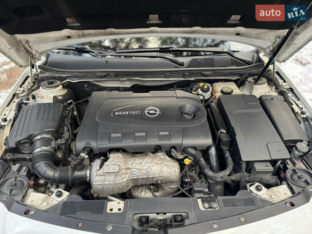 Белый Опель Инсигния, объемом двигателя 2 л и пробегом 317 тыс. км за 8700 $, фото 16 на Automoto.ua