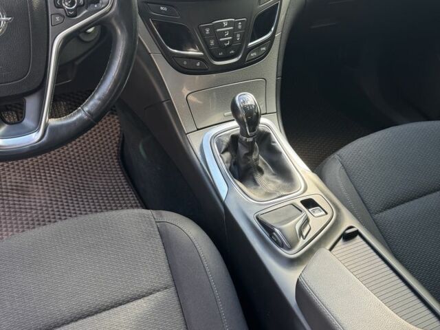 Білий Опель Інсігнія, об'ємом двигуна 2 л та пробігом 2 тис. км за 8300 $, фото 4 на Automoto.ua