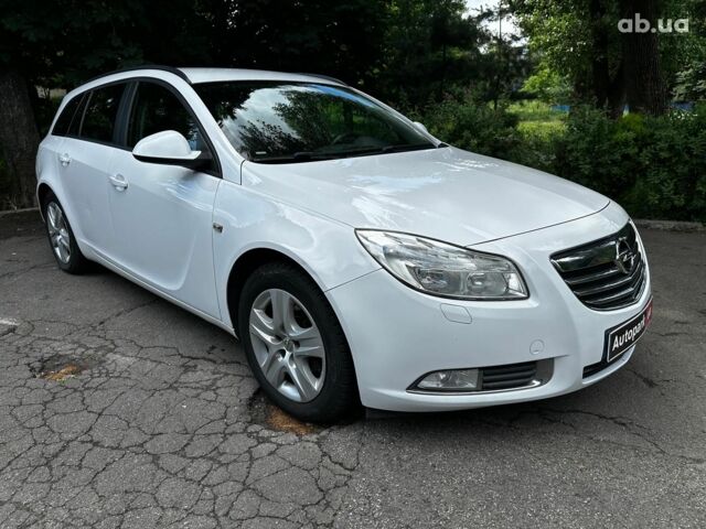 Белый Опель Инсигния, объемом двигателя 2 л и пробегом 211 тыс. км за 8590 $, фото 2 на Automoto.ua