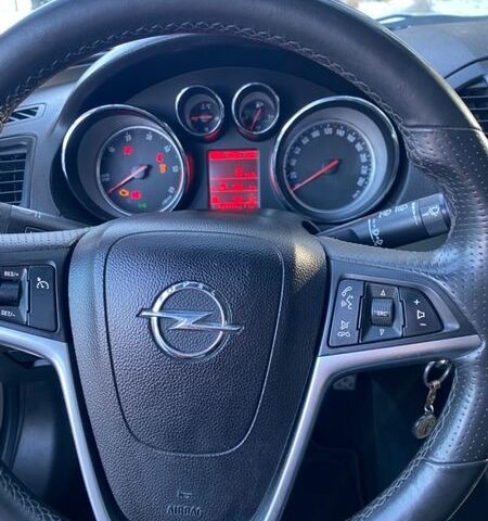 Белый Опель Инсигния, объемом двигателя 2 л и пробегом 261 тыс. км за 7800 $, фото 10 на Automoto.ua