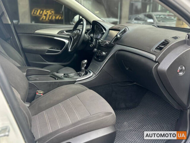 Белый Опель Инсигния, объемом двигателя 2 л и пробегом 250 тыс. км за 10000 $, фото 12 на Automoto.ua