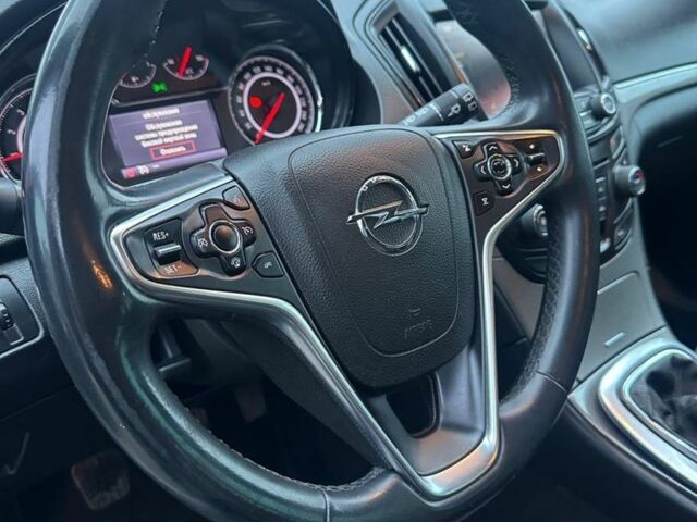 Белый Опель Инсигния, объемом двигателя 2 л и пробегом 217 тыс. км за 8800 $, фото 6 на Automoto.ua