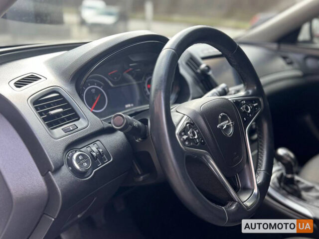 Белый Опель Инсигния, объемом двигателя 2 л и пробегом 250 тыс. км за 10000 $, фото 7 на Automoto.ua