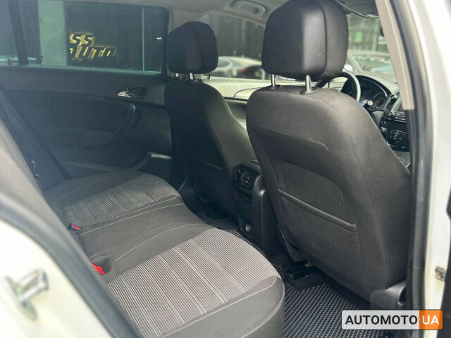 Белый Опель Инсигния, объемом двигателя 2 л и пробегом 250 тыс. км за 10000 $, фото 13 на Automoto.ua