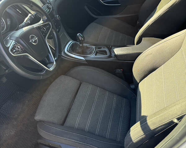 Білий Опель Інсігнія, об'ємом двигуна 1.96 л та пробігом 278 тис. км за 10000 $, фото 32 на Automoto.ua