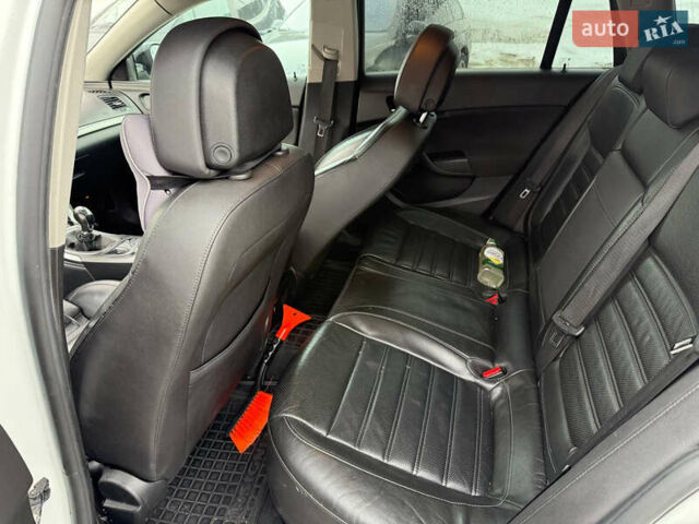 Белый Опель Инсигния, объемом двигателя 1.96 л и пробегом 320 тыс. км за 9300 $, фото 9 на Automoto.ua