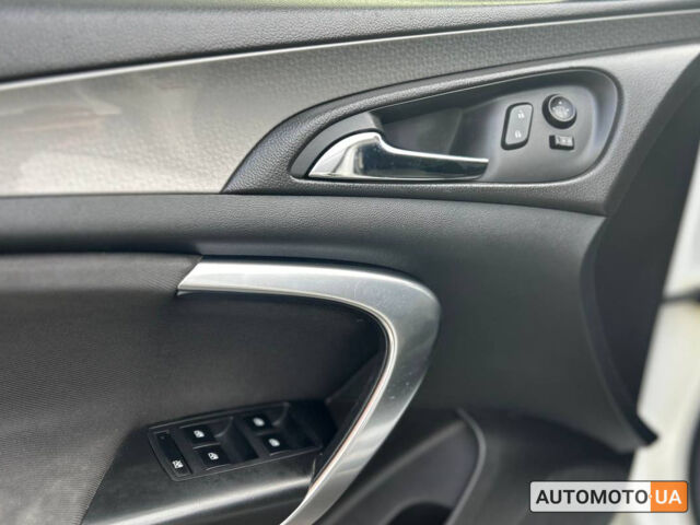 Белый Опель Инсигния, объемом двигателя 2 л и пробегом 250 тыс. км за 10000 $, фото 8 на Automoto.ua