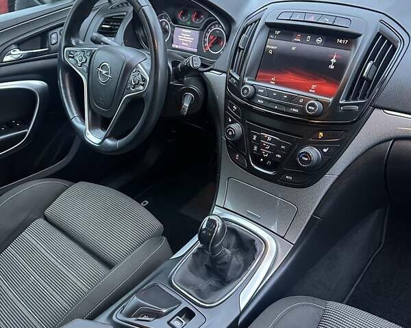 Белый Опель Инсигния, объемом двигателя 2 л и пробегом 288 тыс. км за 8800 $, фото 5 на Automoto.ua