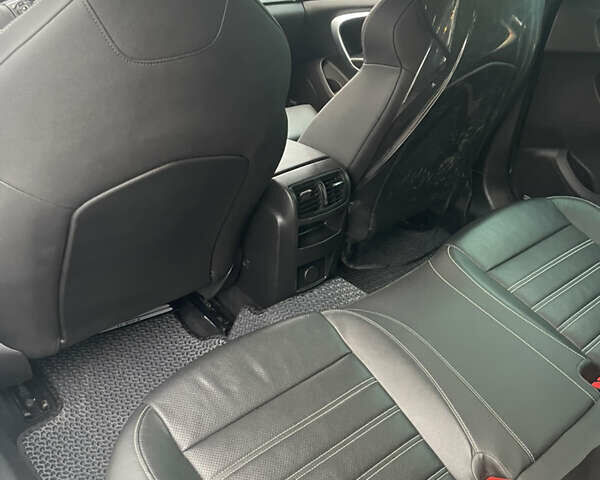 Білий Опель Інсігнія, об'ємом двигуна 2 л та пробігом 200 тис. км за 12500 $, фото 26 на Automoto.ua