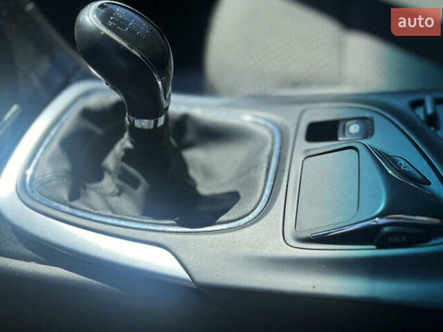 Білий Опель Інсігнія, об'ємом двигуна 2 л та пробігом 334 тис. км за 9150 $, фото 19 на Automoto.ua