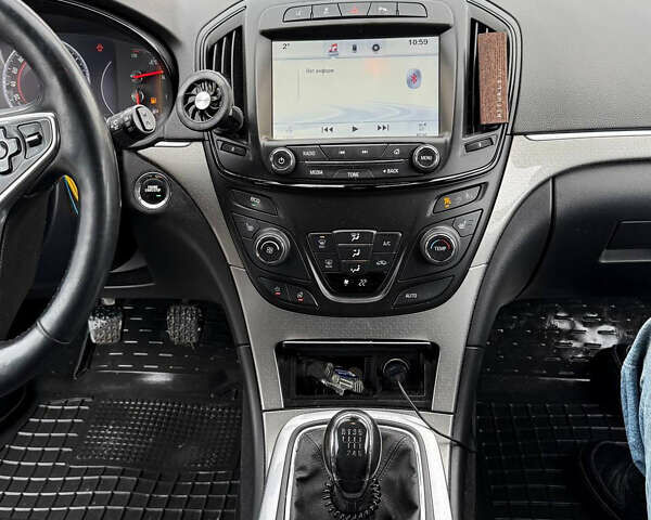 Белый Опель Инсигния, объемом двигателя 1.96 л и пробегом 320 тыс. км за 9300 $, фото 12 на Automoto.ua