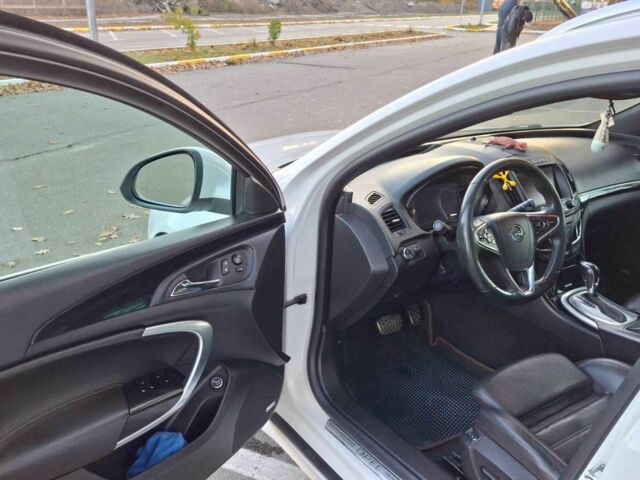 Белый Опель Инсигния, объемом двигателя 2 л и пробегом 246 тыс. км за 12800 $, фото 4 на Automoto.ua