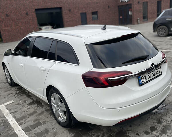 Белый Опель Инсигния, объемом двигателя 2 л и пробегом 280 тыс. км за 9500 $, фото 5 на Automoto.ua