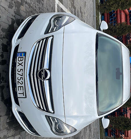Белый Опель Инсигния, объемом двигателя 2 л и пробегом 280 тыс. км за 9500 $, фото 25 на Automoto.ua