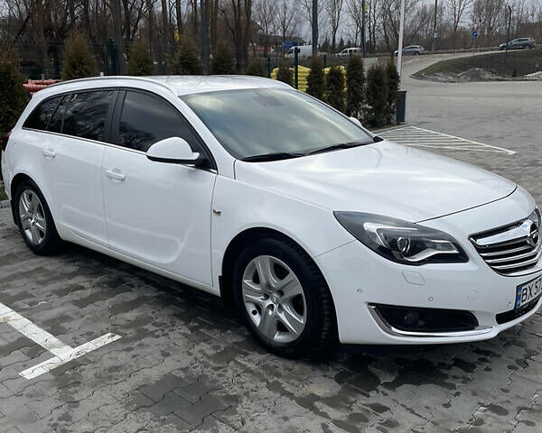 Белый Опель Инсигния, объемом двигателя 2 л и пробегом 280 тыс. км за 9500 $, фото 3 на Automoto.ua