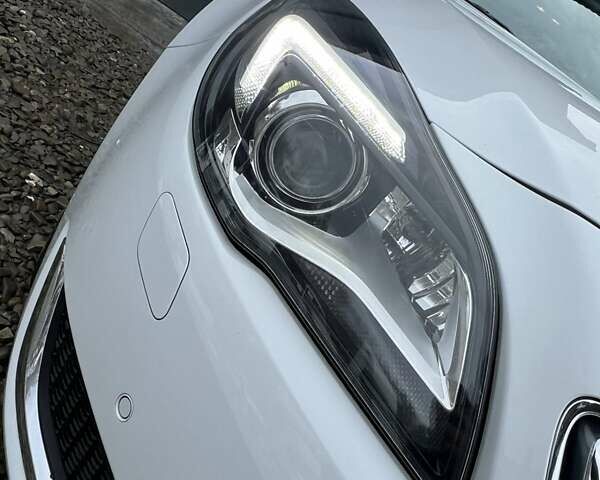 Білий Опель Інсігнія, об'ємом двигуна 2 л та пробігом 191 тис. км за 8200 $, фото 12 на Automoto.ua