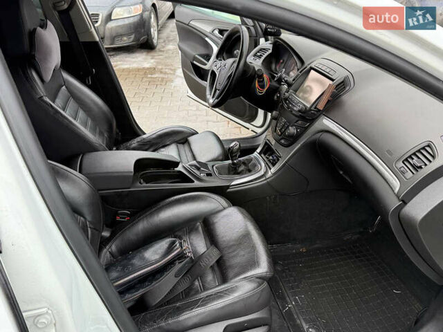 Белый Опель Инсигния, объемом двигателя 1.96 л и пробегом 320 тыс. км за 9300 $, фото 11 на Automoto.ua