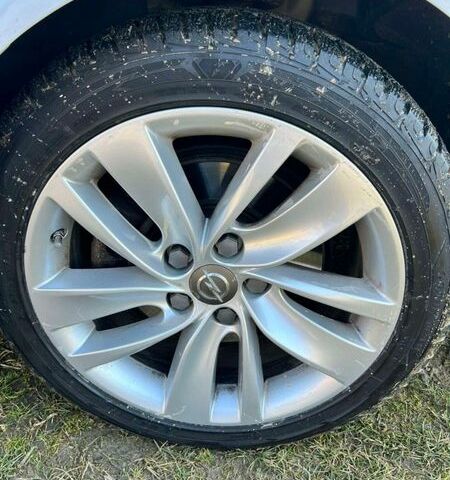 Білий Опель Інсігнія, об'ємом двигуна 1.96 л та пробігом 280 тис. км за 13500 $, фото 17 на Automoto.ua