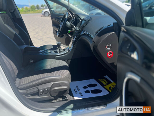 Белый Опель Инсигния, объемом двигателя 2 л и пробегом 321 тыс. км за 9999 $, фото 24 на Automoto.ua